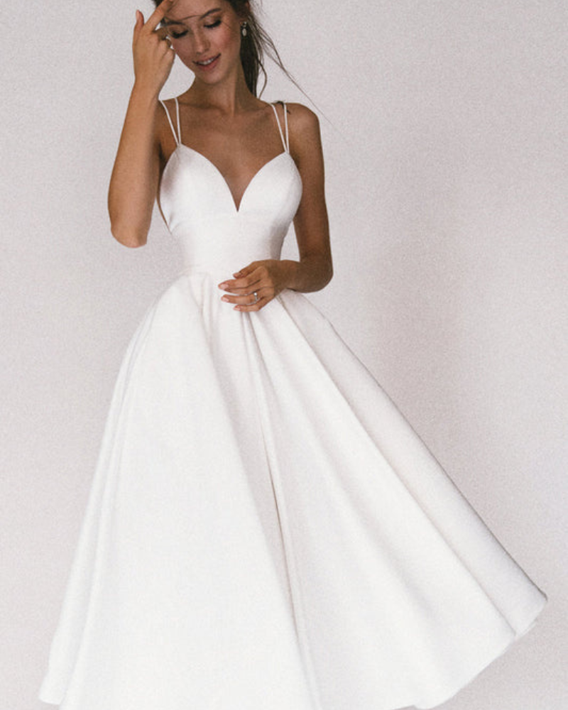 Damen Rückenfrei Partykleid | Schwingendes Kleid mit Taillierter Passform und V-Ausschnitt