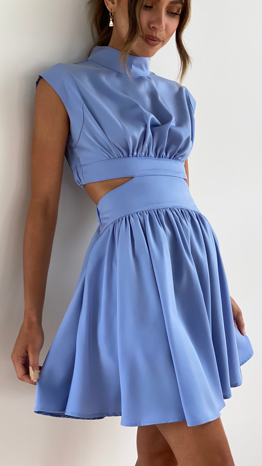 Kurzärmeliges Minikleid mit Cut-Out-Design für Damen